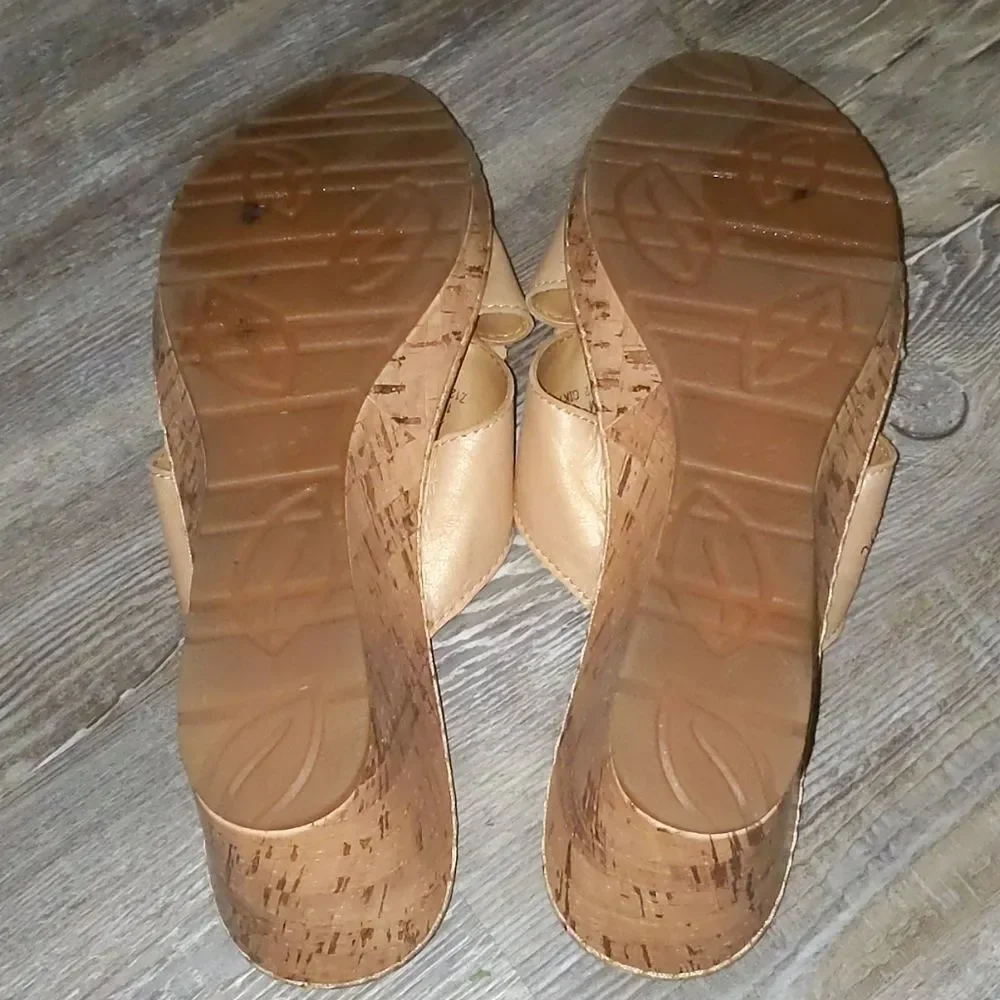 B.O.C. Born Concept tan kork wedges Sz 10 NWOT